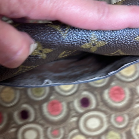 Louis Vuitton St Cloud - Picture 7 of 16